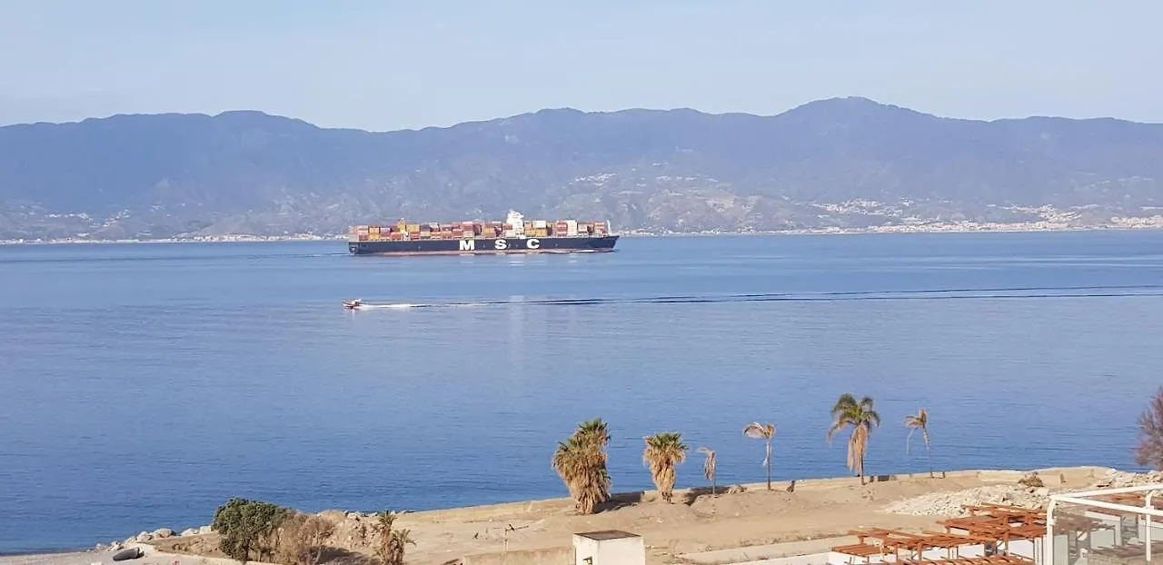 Appartamento attico sottovento Reggio Calabria 0*,  Italia